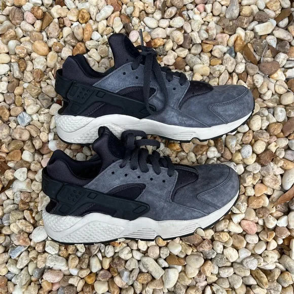 Nike Air Huarache shoes - Picture 1 of 7